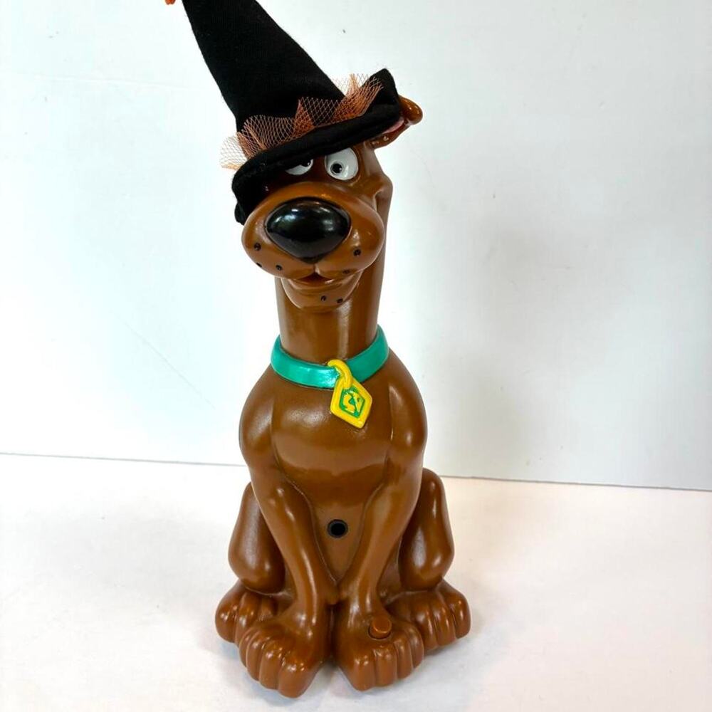 Hanna Barbera Halloween Talking Scooby Doo Brown with Black Witches Hat